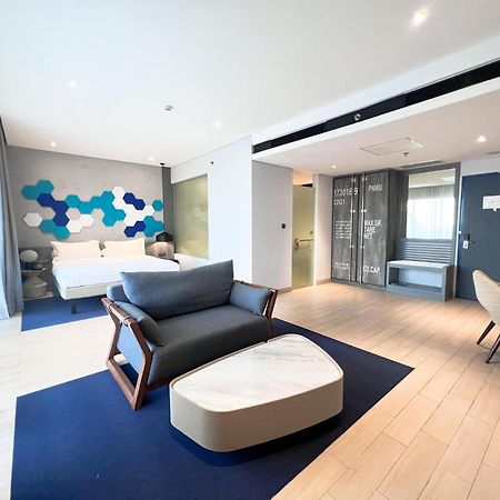 Ibis Styles Batam Nagoya Hotell Exteriör bild