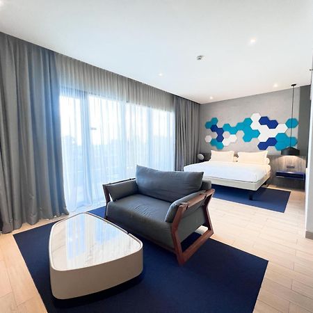 Ibis Styles Batam Nagoya Hotell Exteriör bild