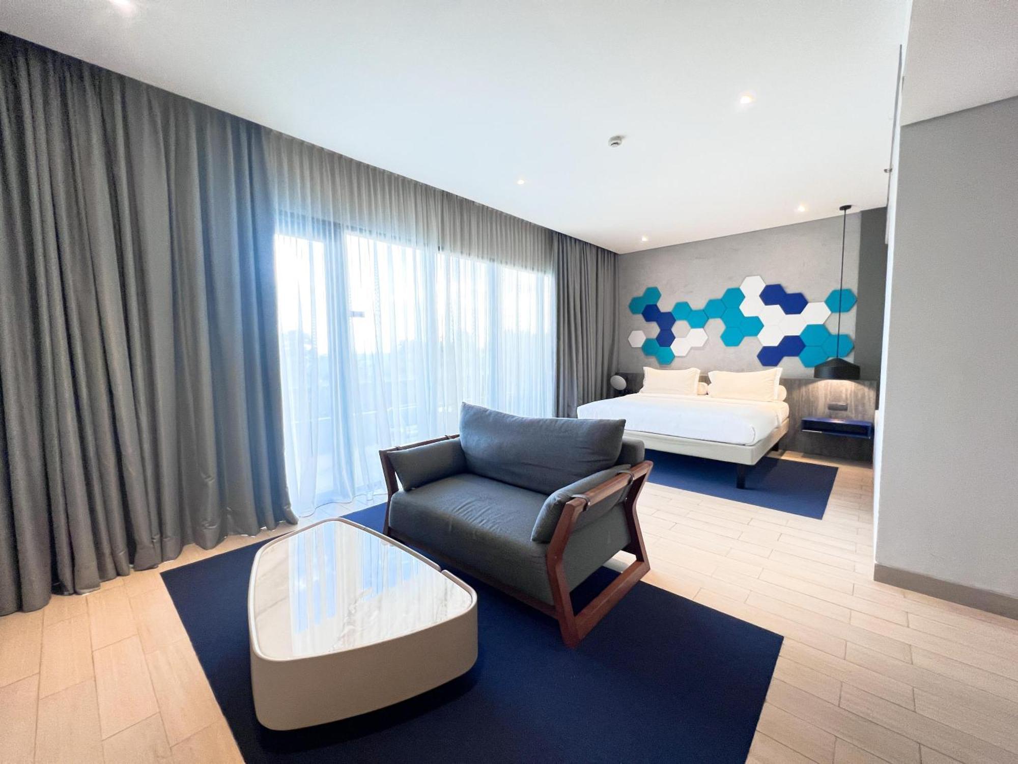 Ibis Styles Batam Nagoya Hotell Exteriör bild