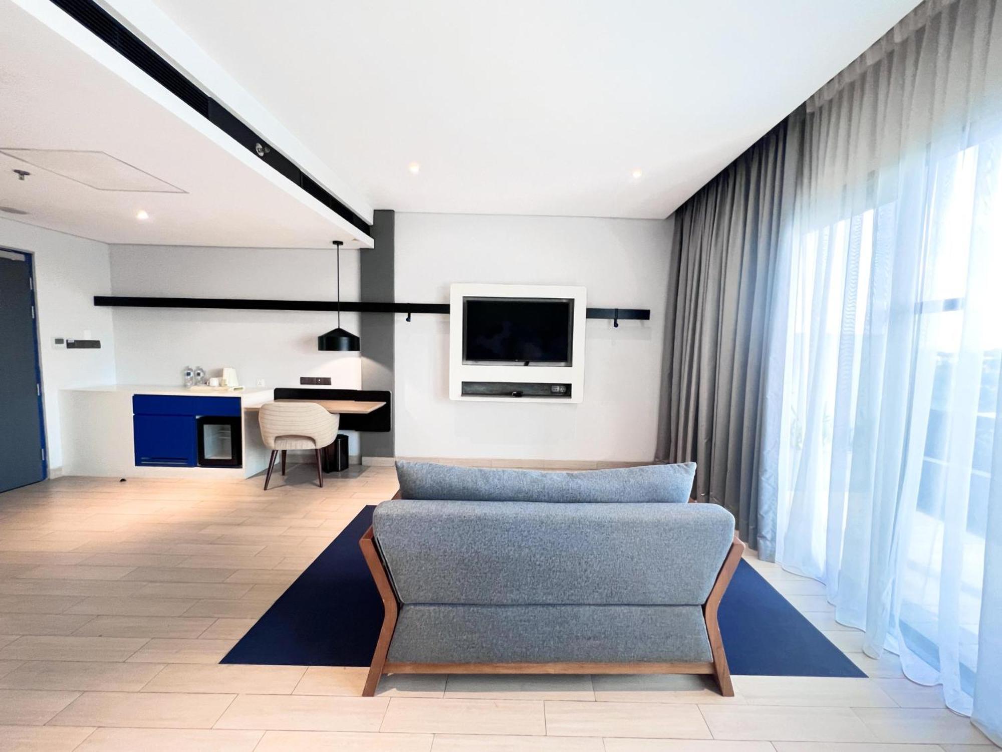 Ibis Styles Batam Nagoya Hotell Exteriör bild