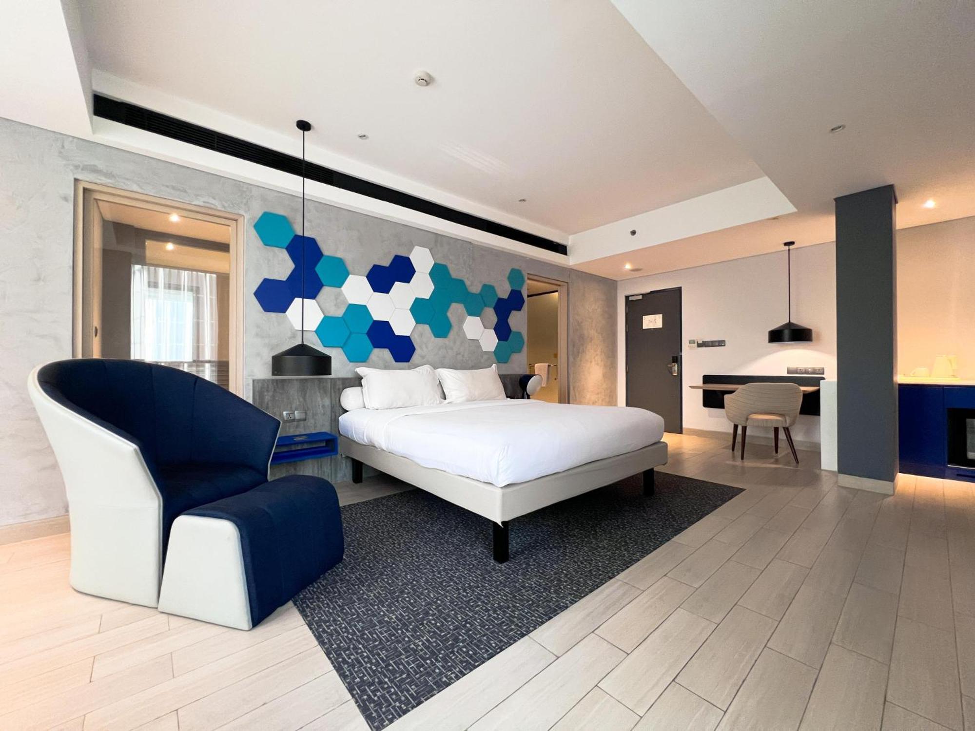 Ibis Styles Batam Nagoya Hotell Exteriör bild