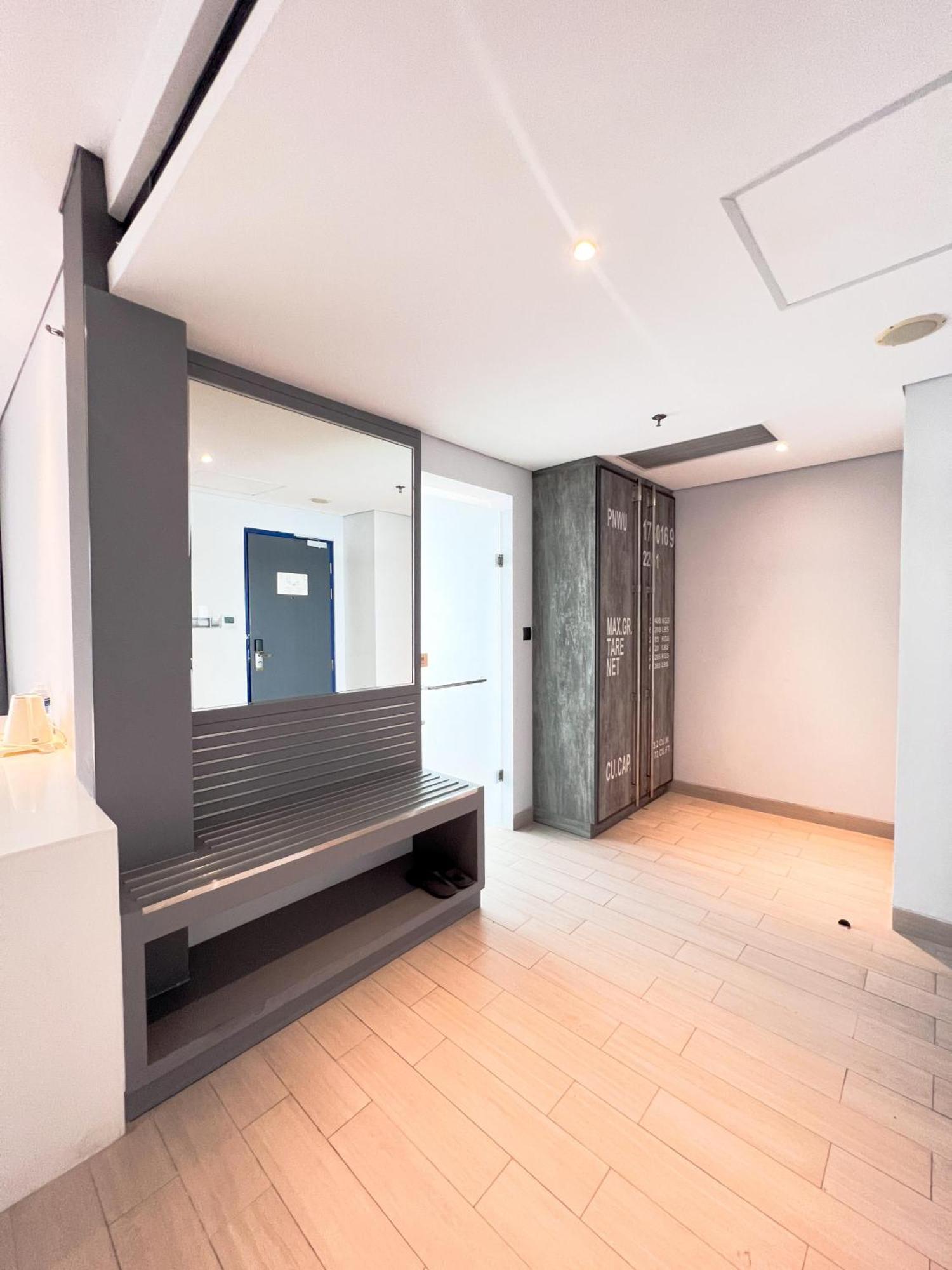 Ibis Styles Batam Nagoya Hotell Exteriör bild