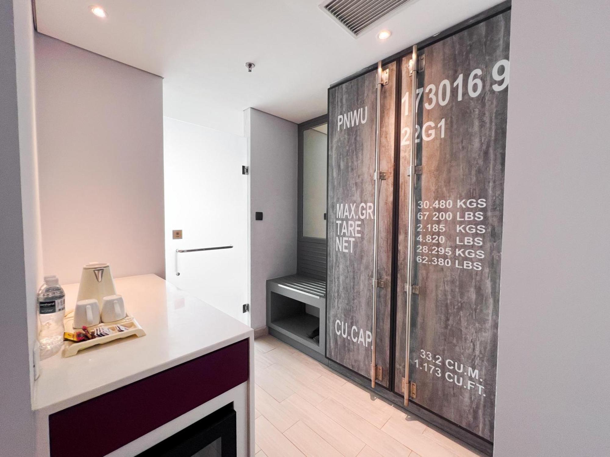 Ibis Styles Batam Nagoya Hotell Exteriör bild