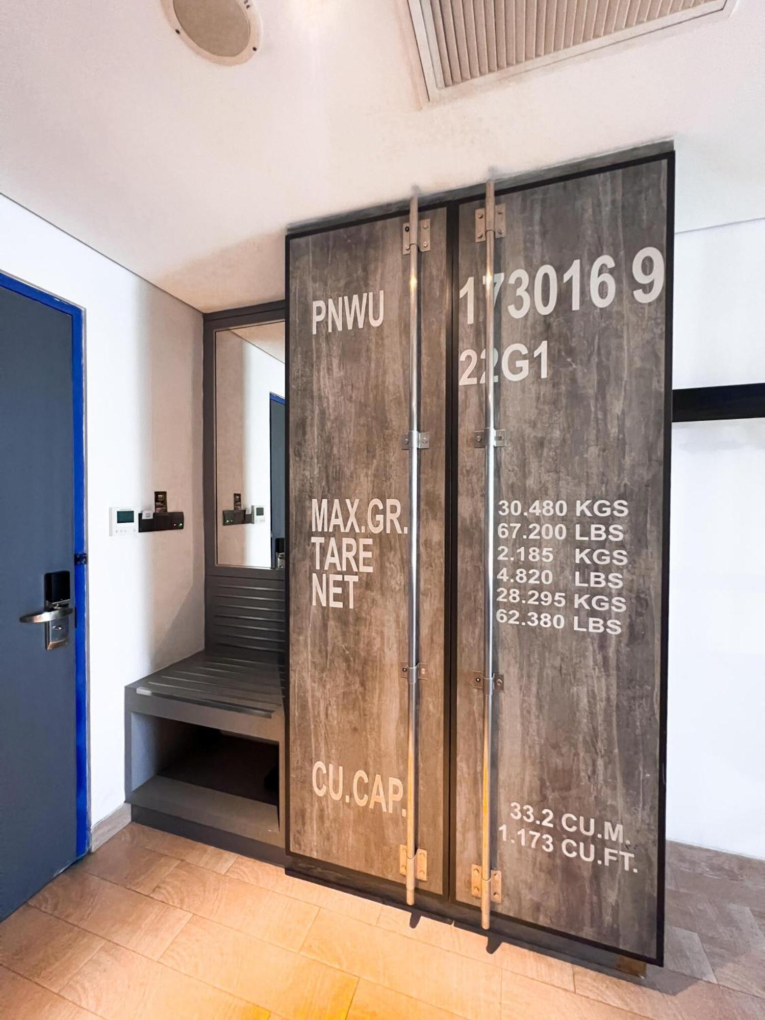 Ibis Styles Batam Nagoya Hotell Exteriör bild