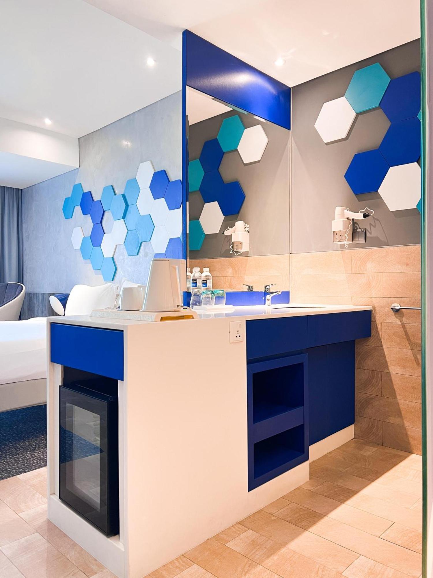 Ibis Styles Batam Nagoya Hotell Exteriör bild