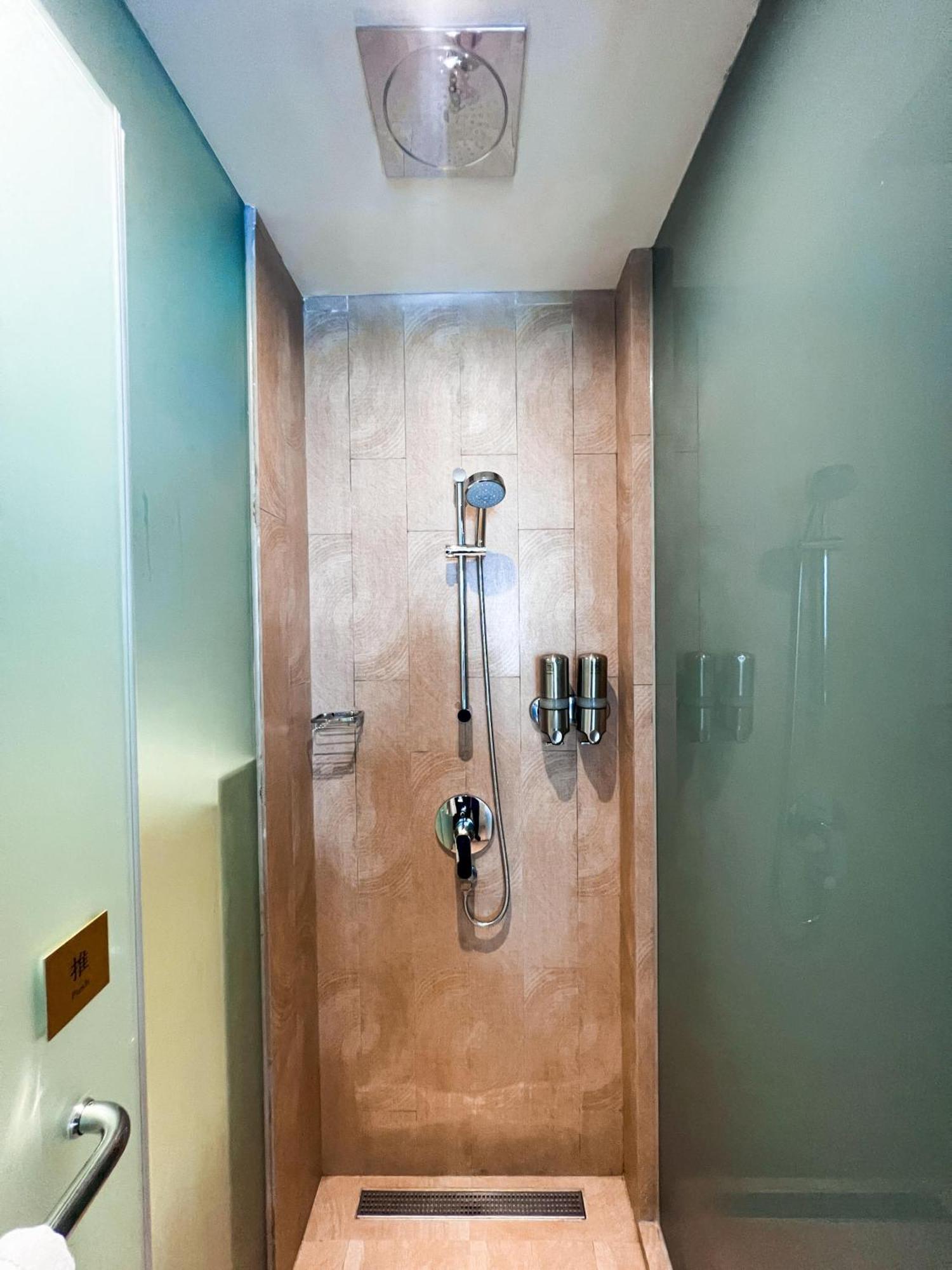 Ibis Styles Batam Nagoya Hotell Exteriör bild