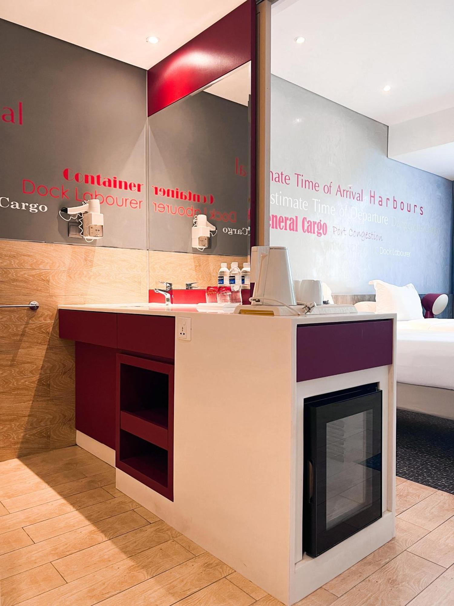 Ibis Styles Batam Nagoya Hotell Exteriör bild
